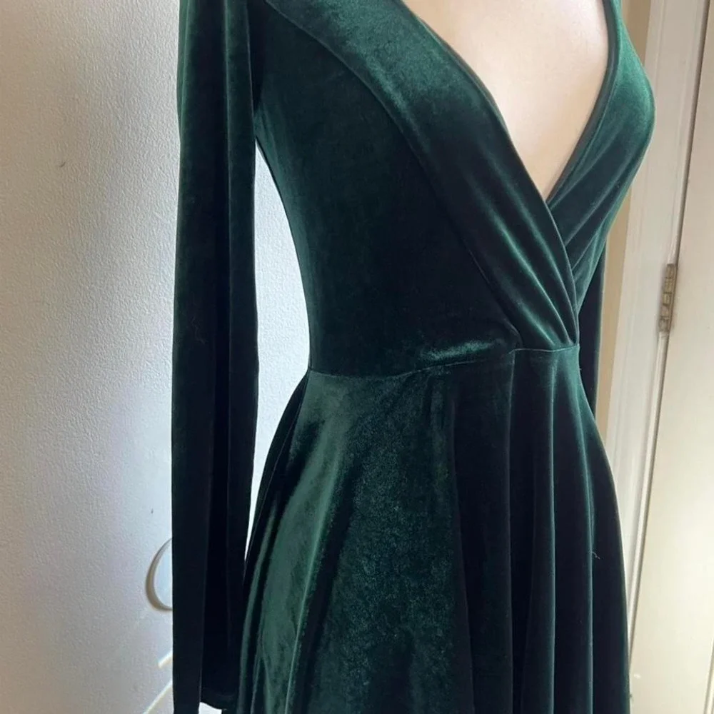Kimchi blue velvet green mini skater dress Deep V plunge neckline size small - Picture 2 of 4